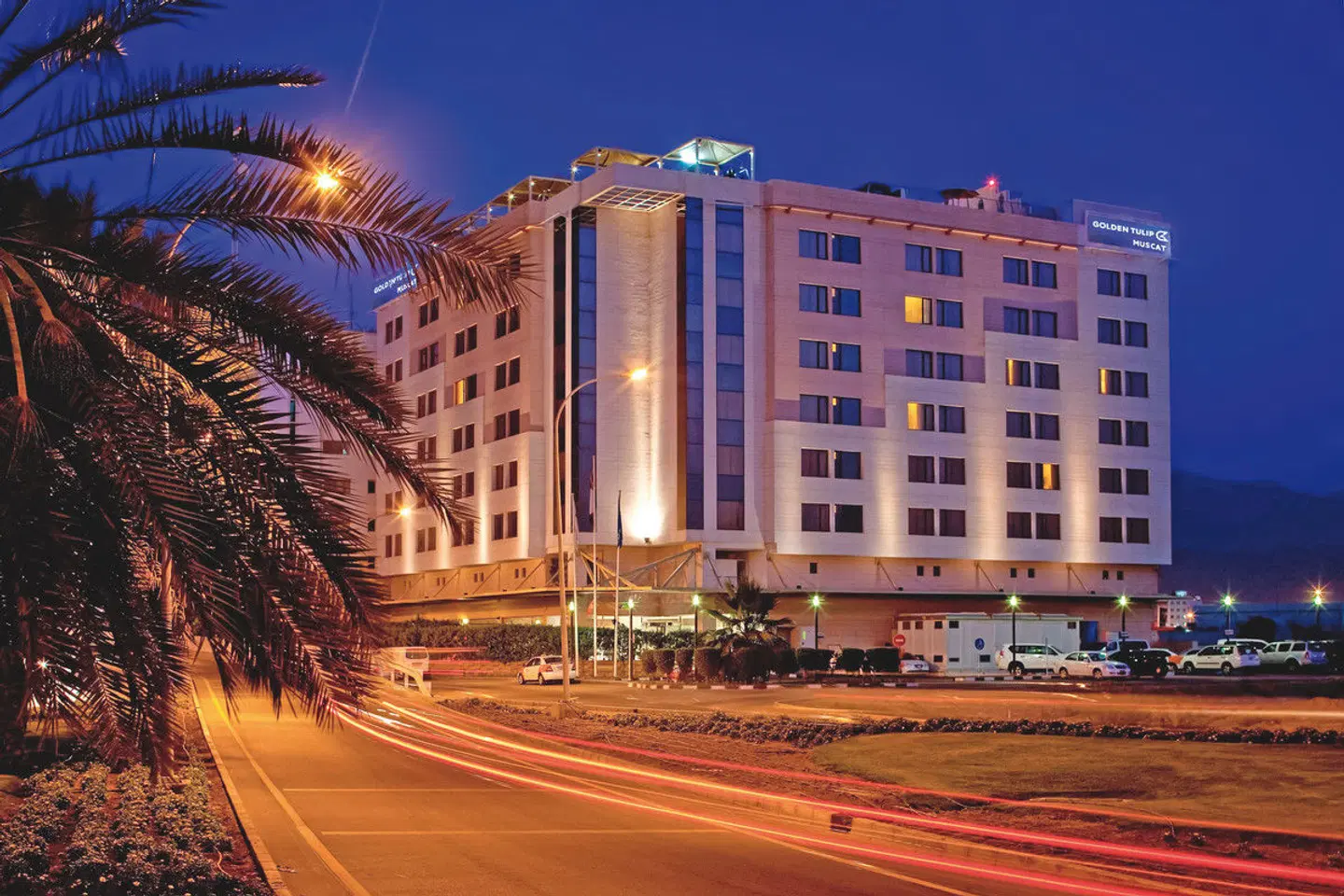 Golden Tulip Muscat EXTERIOR