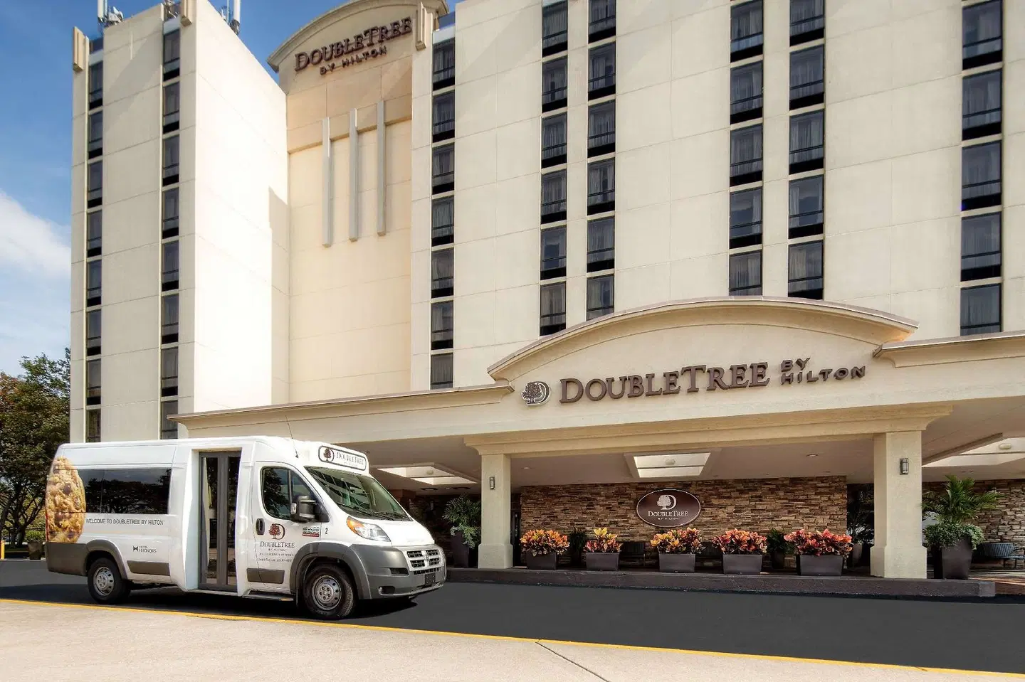 DoubleTree by Hilton Philadelphia Airport EXTERIOR
