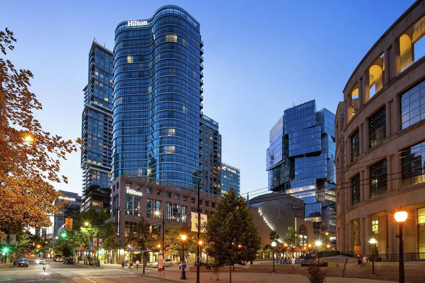 Hilton Vancouver Downtown EXTERIOR