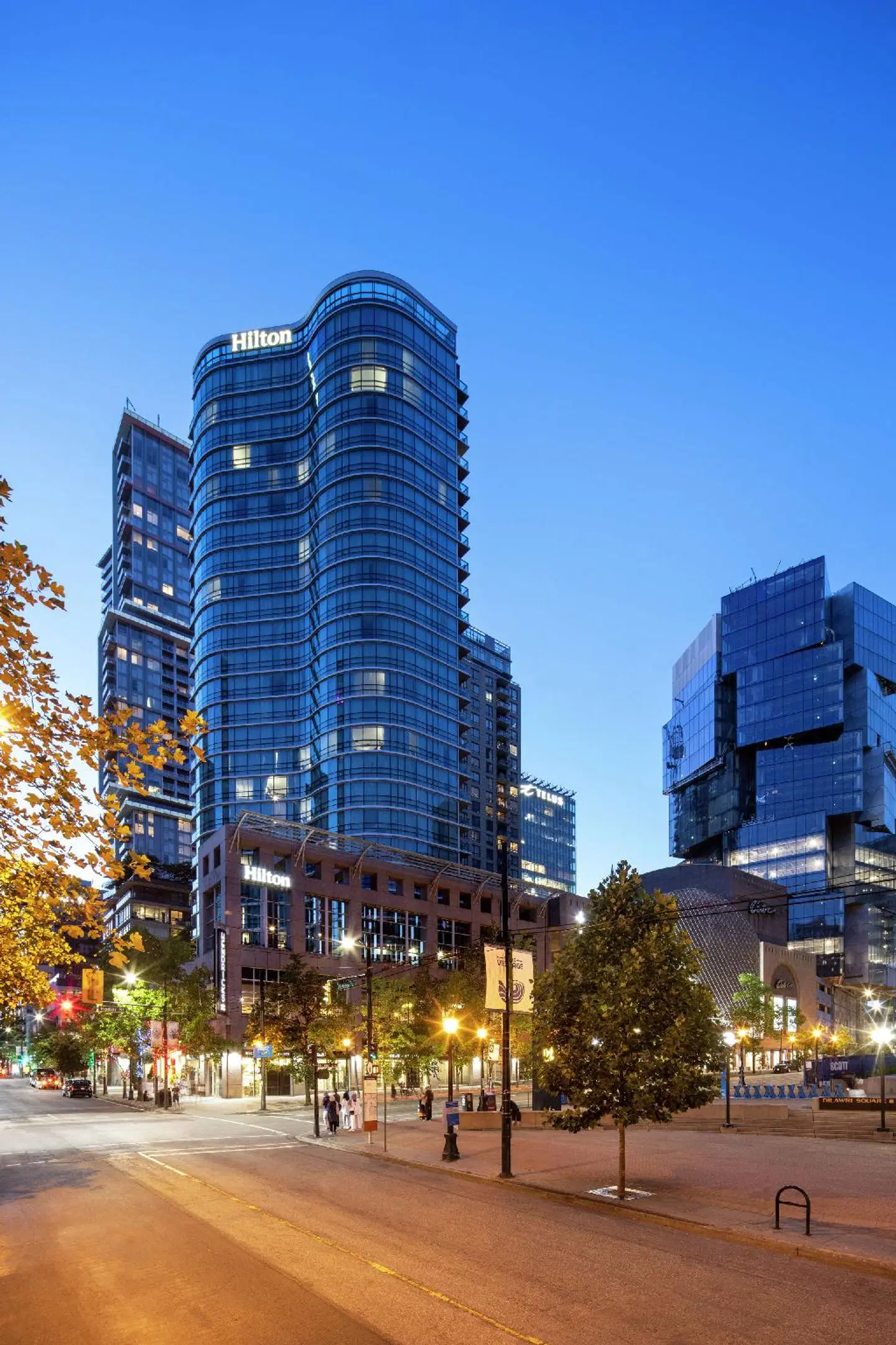 Hilton Vancouver Downtown EXTERIOR