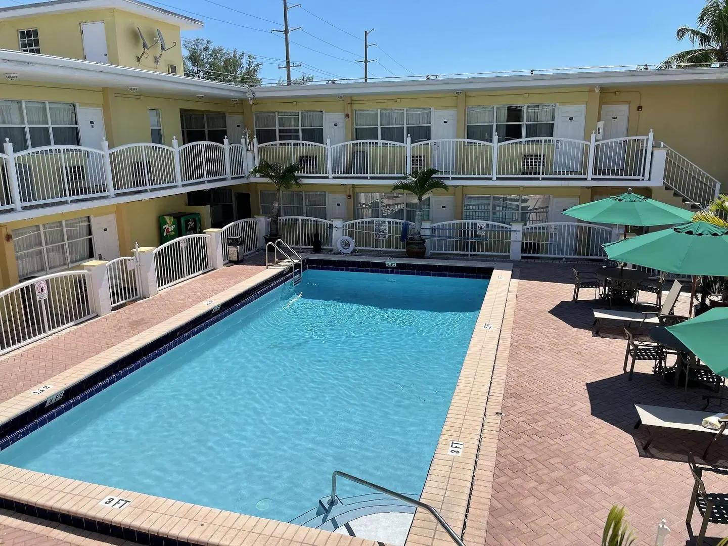 Beach Place Hotel OUTDOOR_POOL