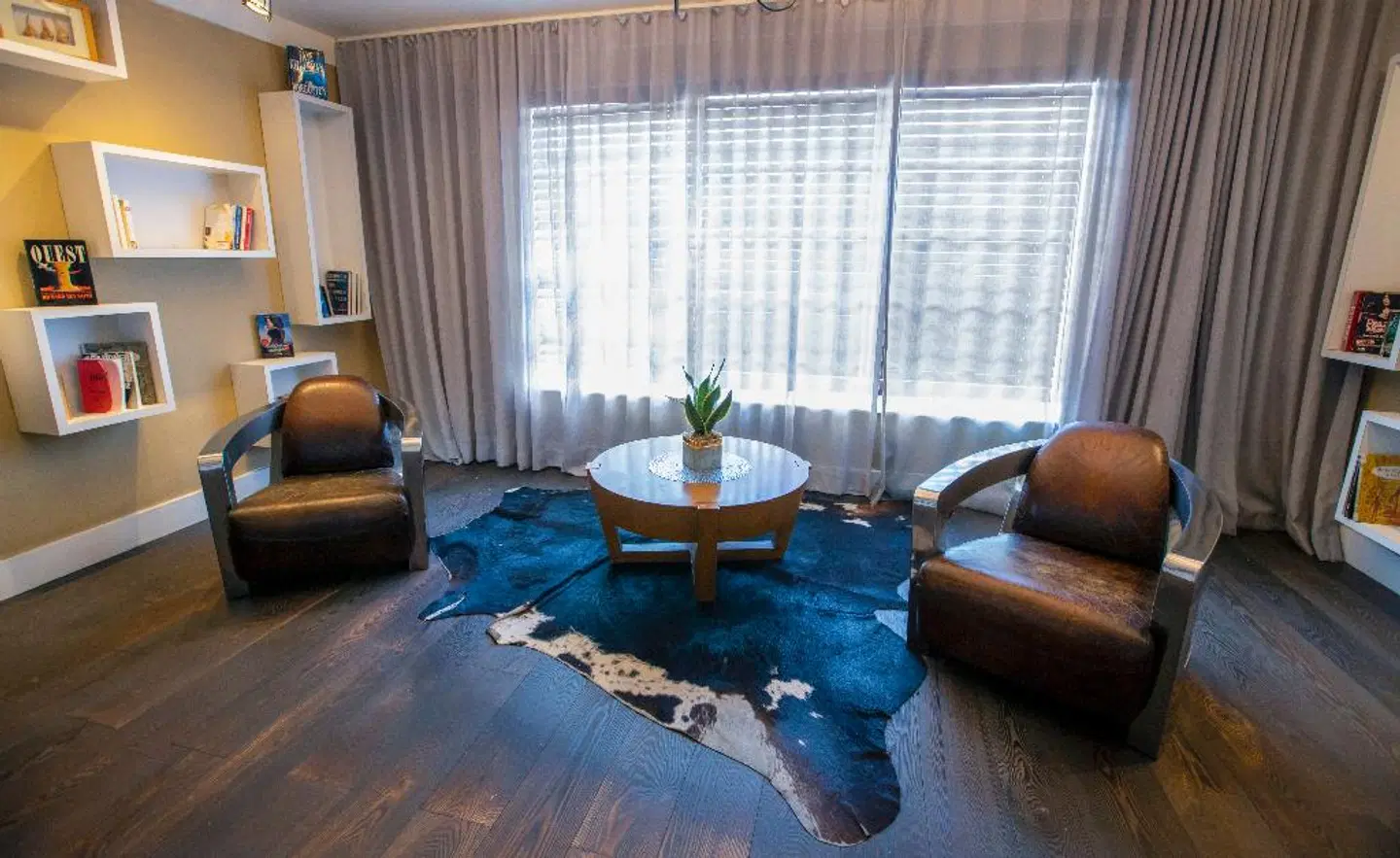 Lincoln Arms Suites ROOM_EXAMPLE