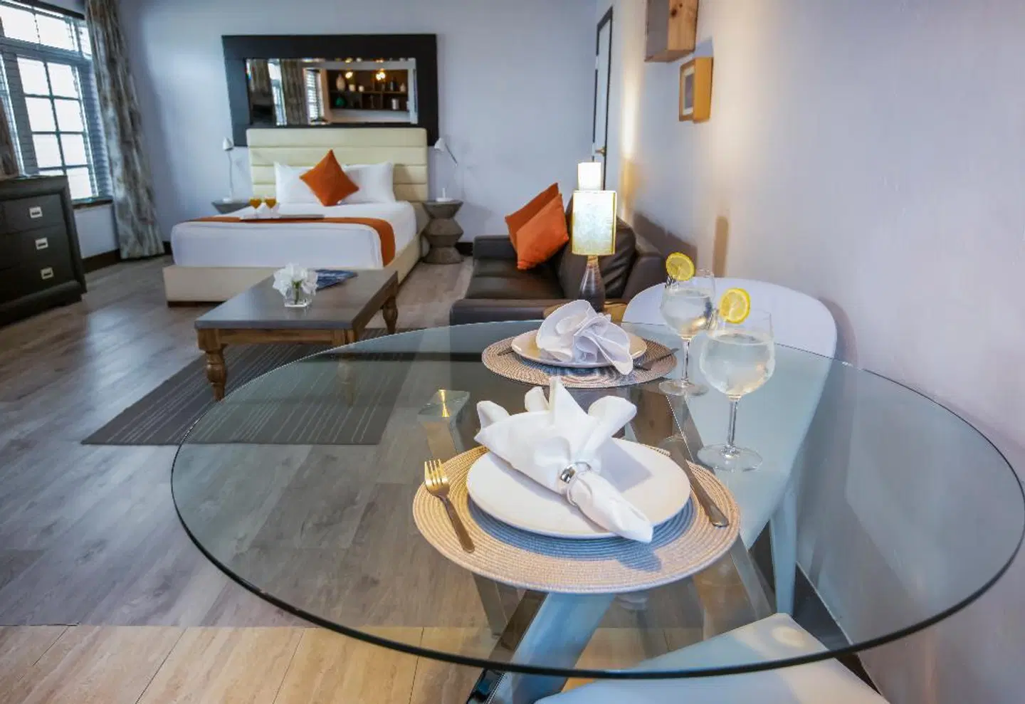 Lincoln Arms Suites ROOM_EXAMPLE