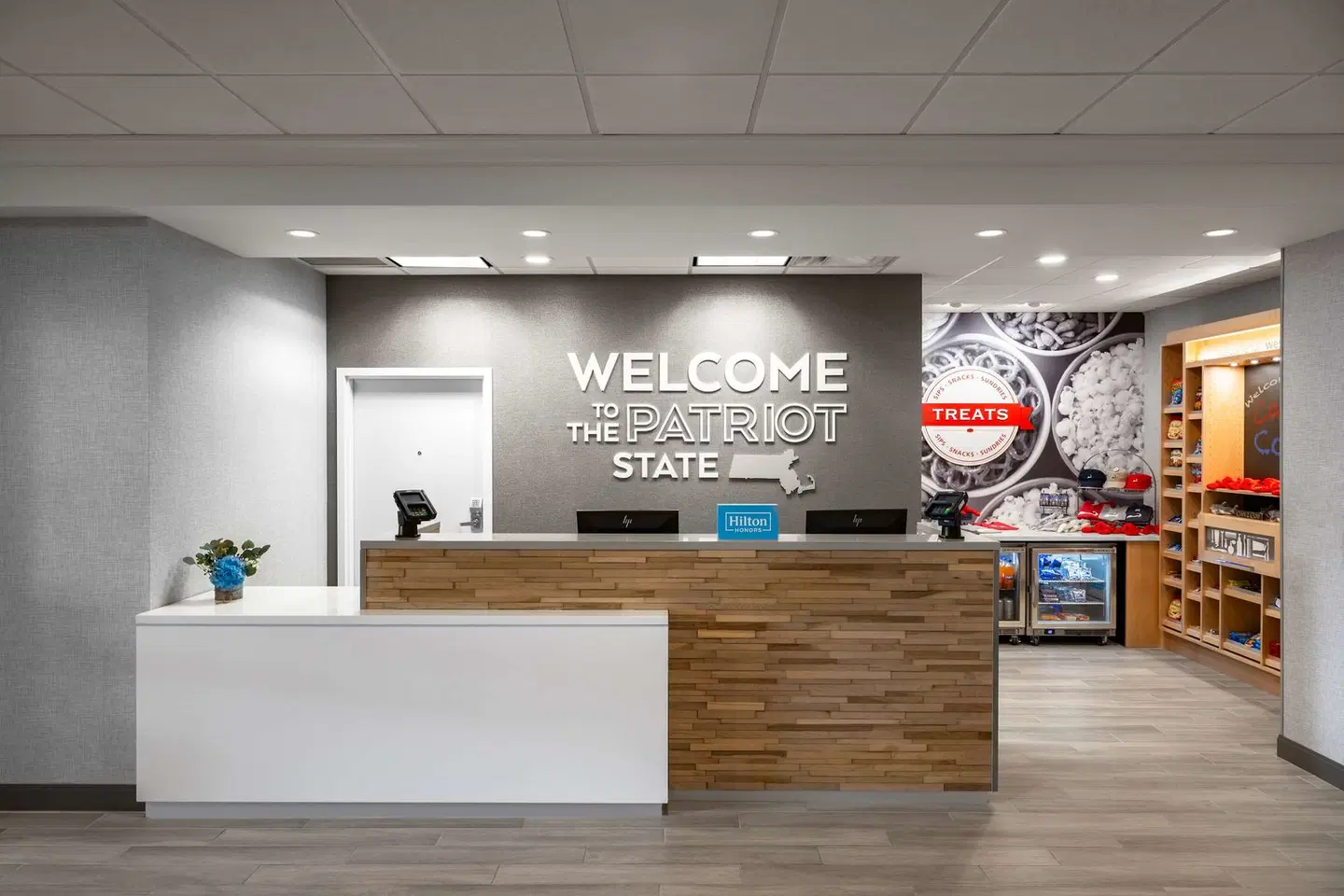 Hampton Inn & Suites Cape Cod-West Yarmouth LOUNGE_LOBBY