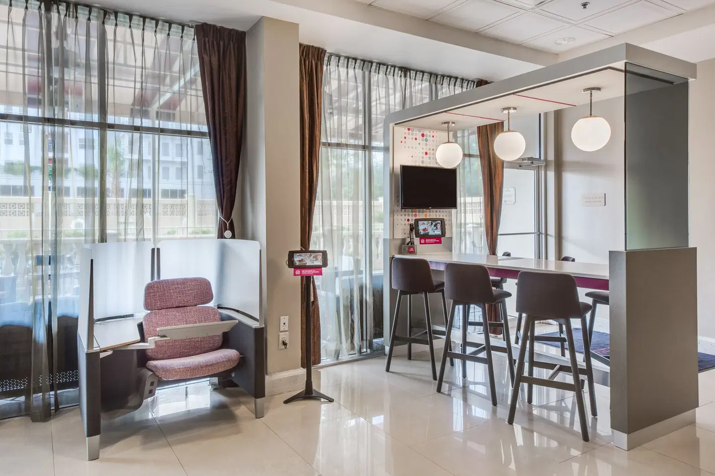 Crowne Plaza Orlando-Downtown by IHG Bar