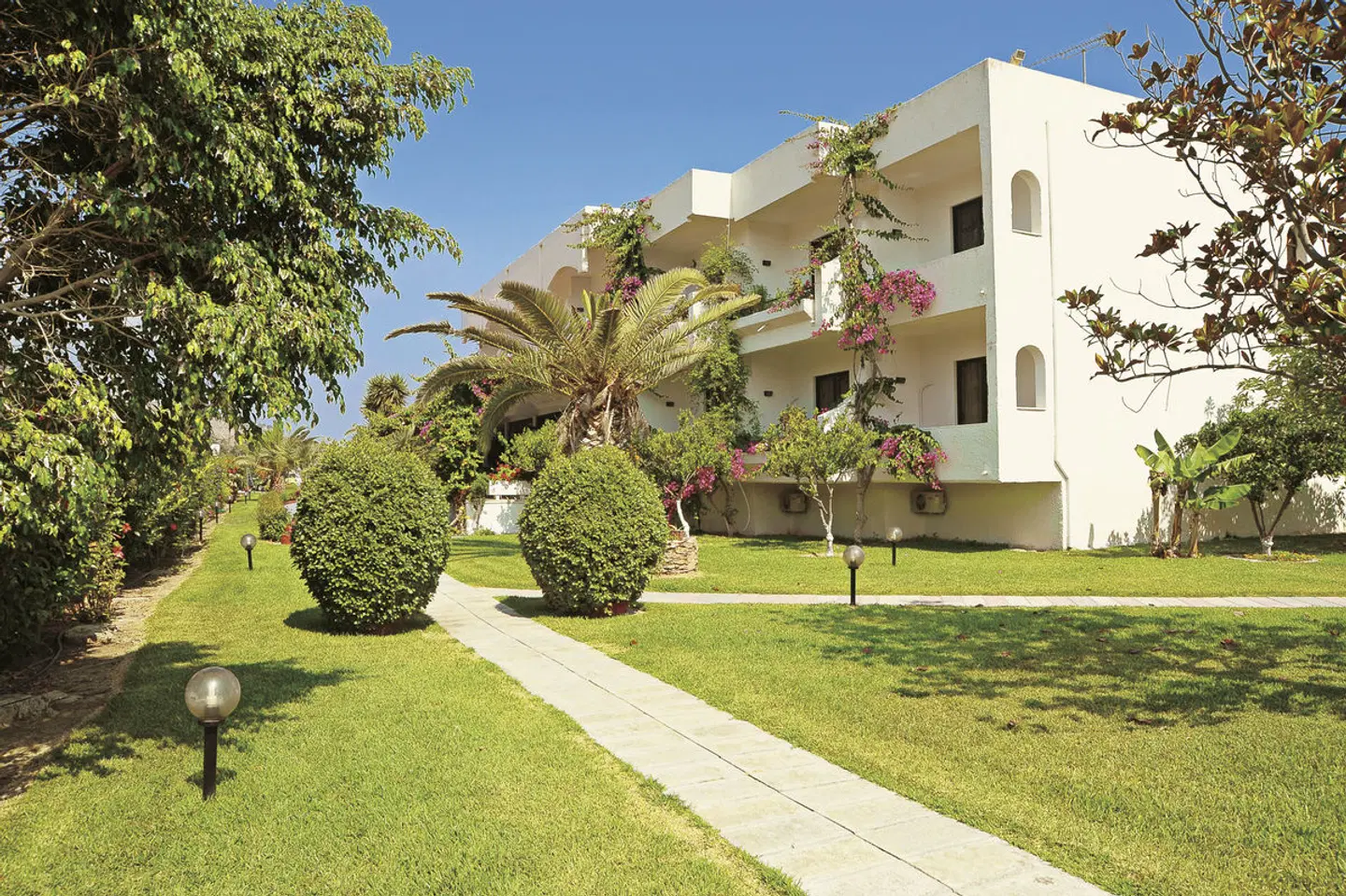 Tina Flora EXTERIOR
