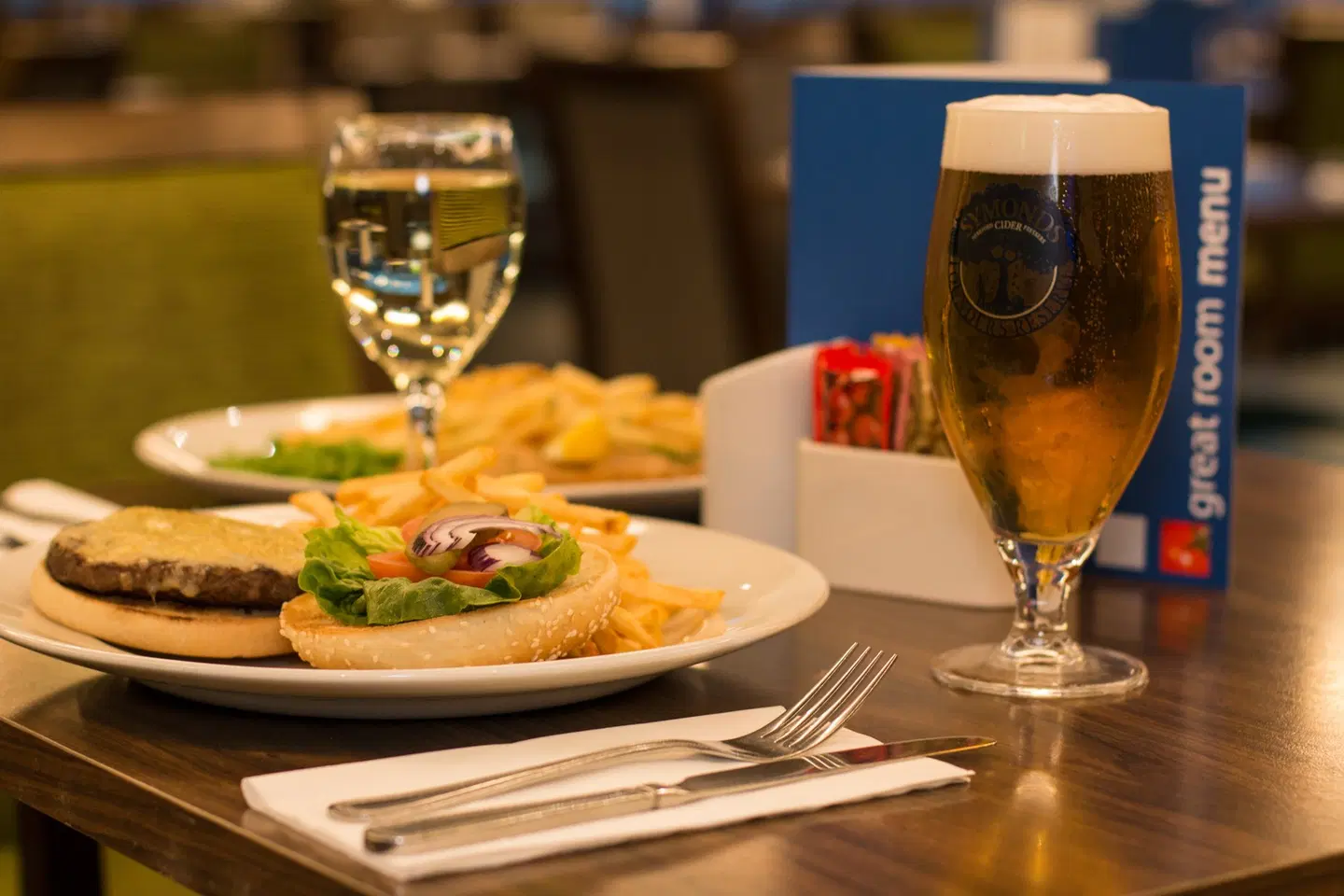 Holiday Inn Express London - Heathrow T5 by IHG Restaurant