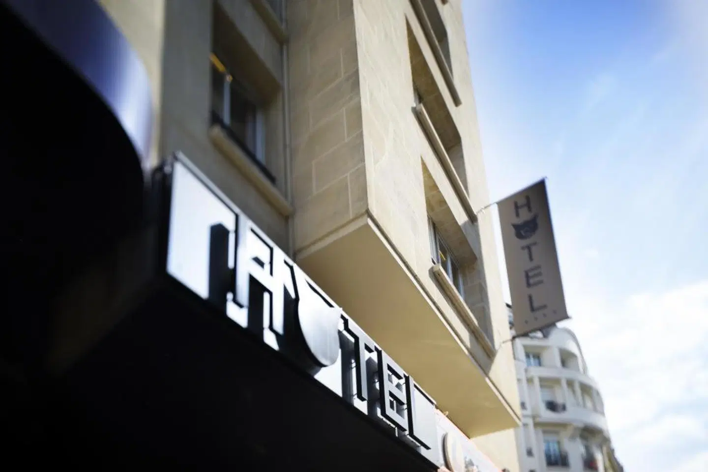 Le Chat Noir EXTERIOR