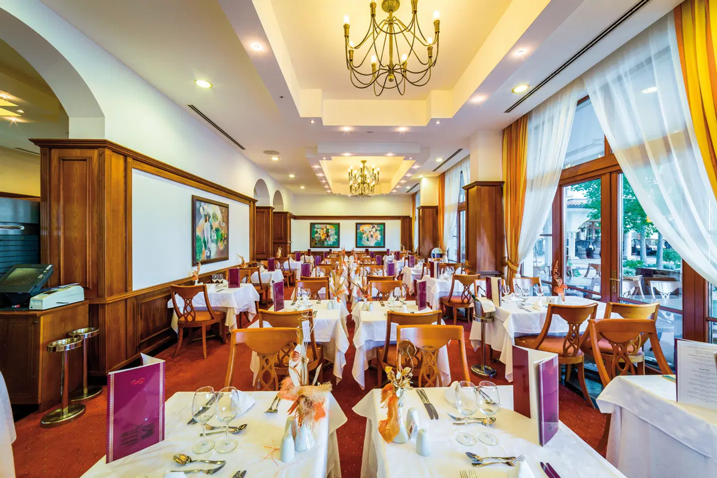 Helena Sands RESTAURANT