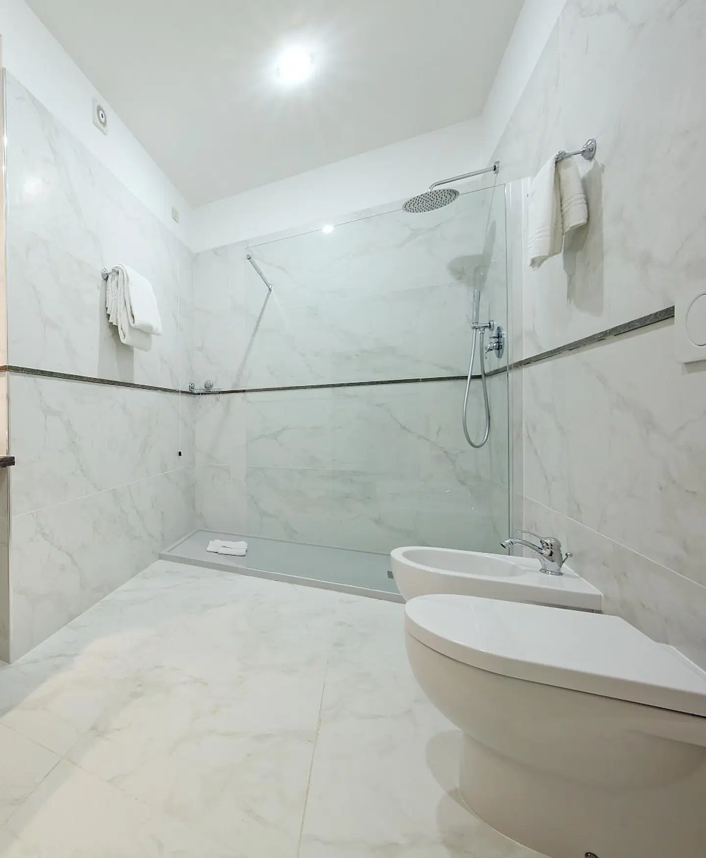 Hotel Traiano Badezimmer