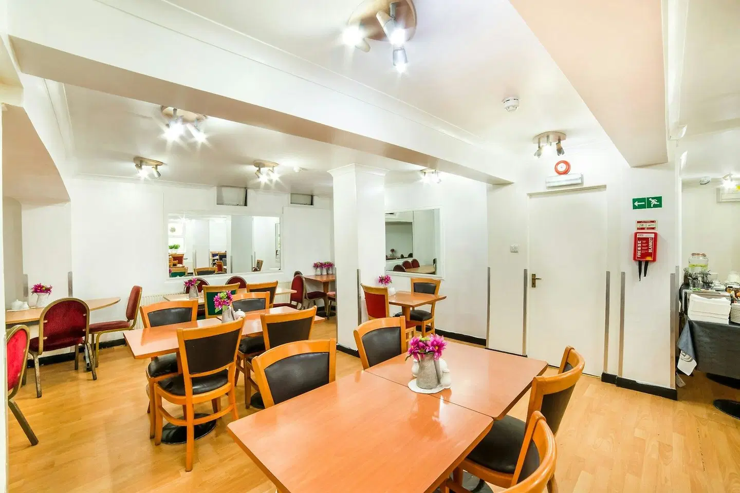 OYO Townhouse New England Victoria LOUNGE_LOBBY