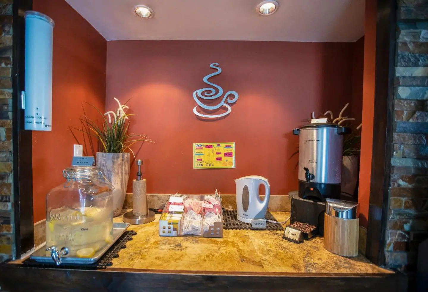 Hollywood Beach Suites, Hostel and Hotel Restaurant