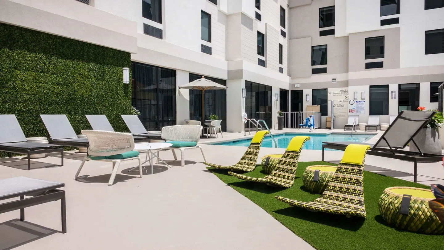 Hampton Inn & Suites Miami Wynwood Design District EXTERIOR