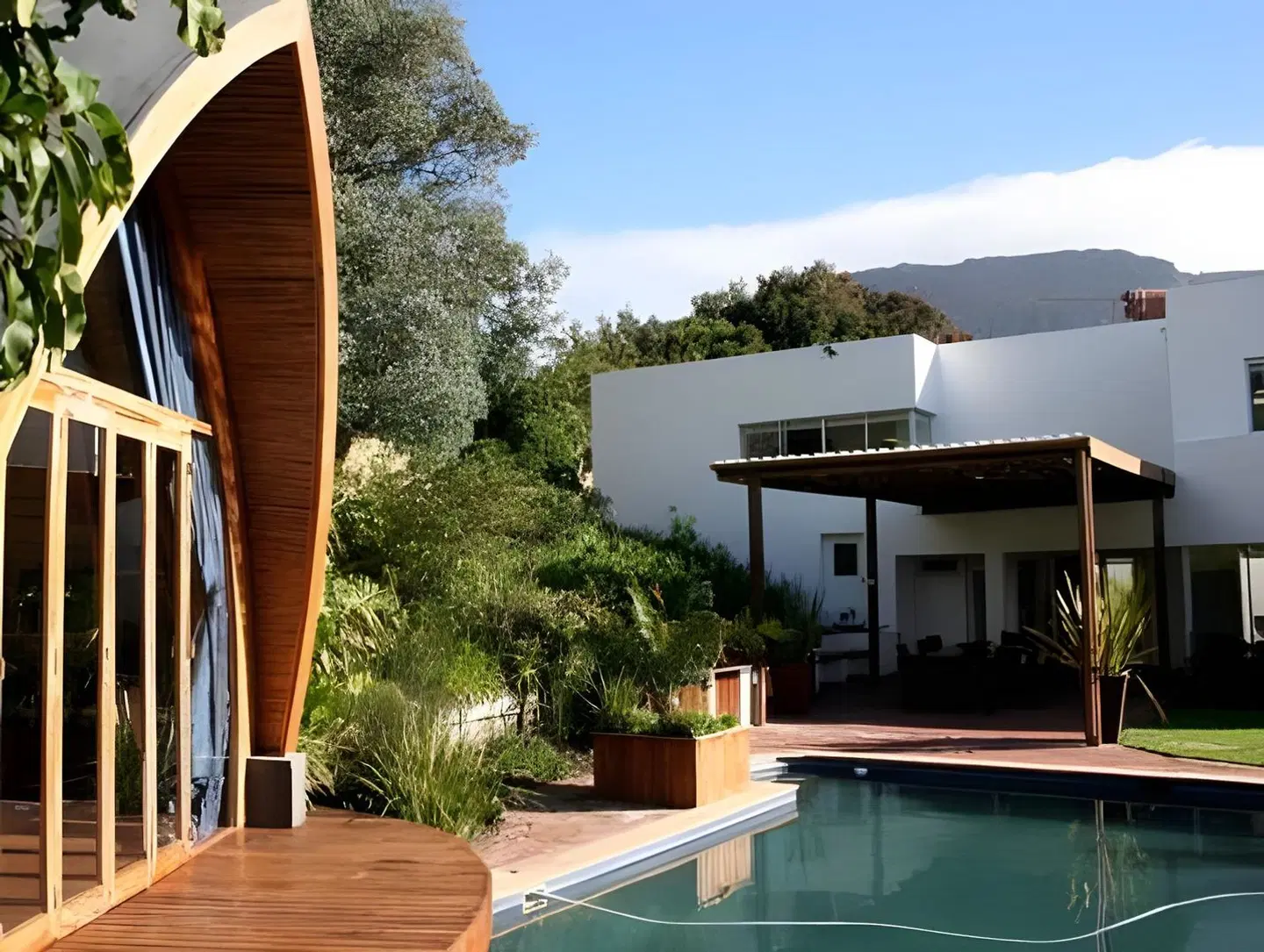CUBE Guest House EXTERIOR