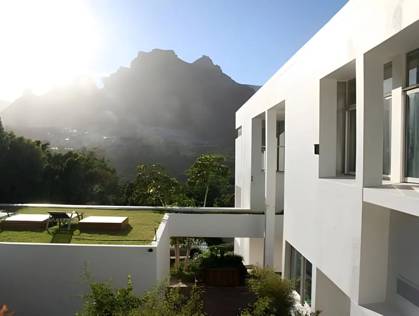 CUBE Guest House EXTERIOR