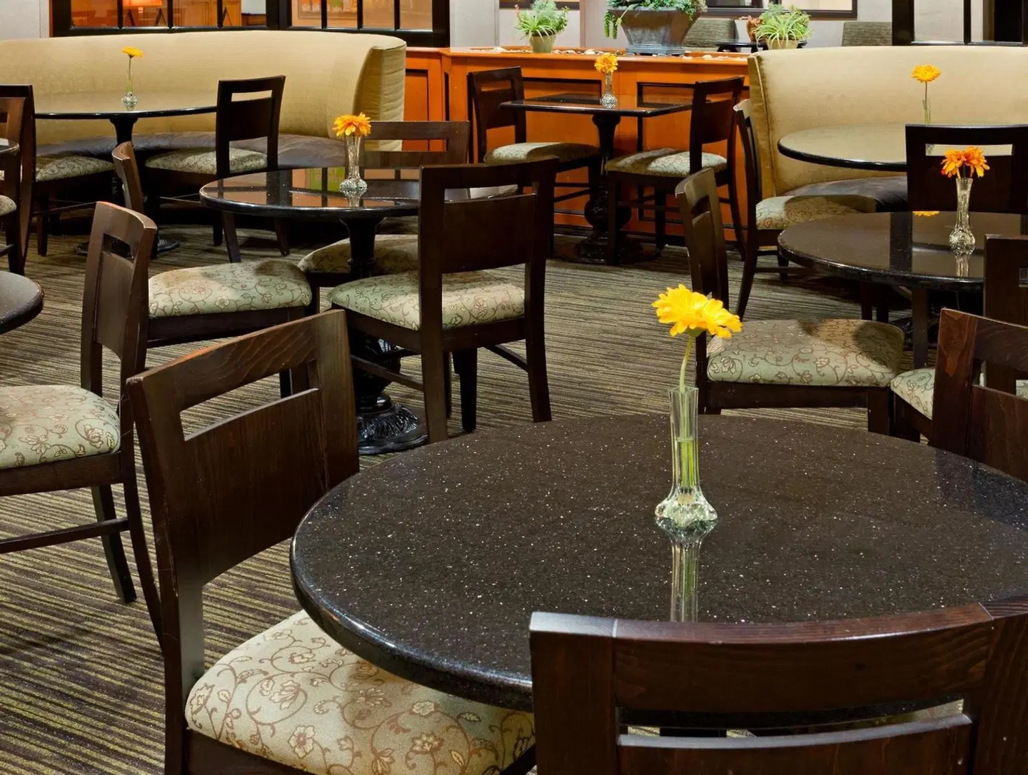 La Quinta Inn & Suites by Wyndham Garden City Bar