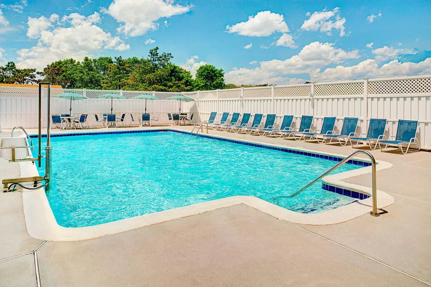 Four Points by Sheraton Philadelphia Airport OUTDOOR_POOL