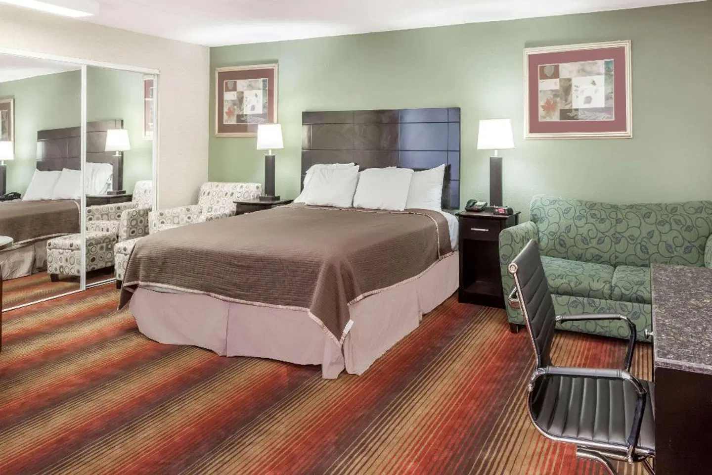 Howard Johnson by Wyndham Newark Airport ROOM_EXAMPLE