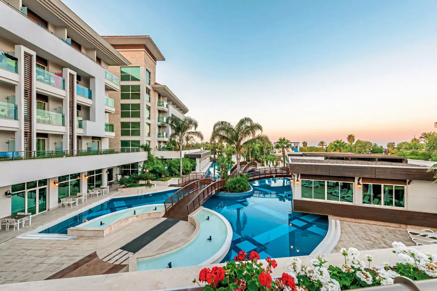Sunis Hotel Evren Beach Resort & Spa OUTDOOR_POOL