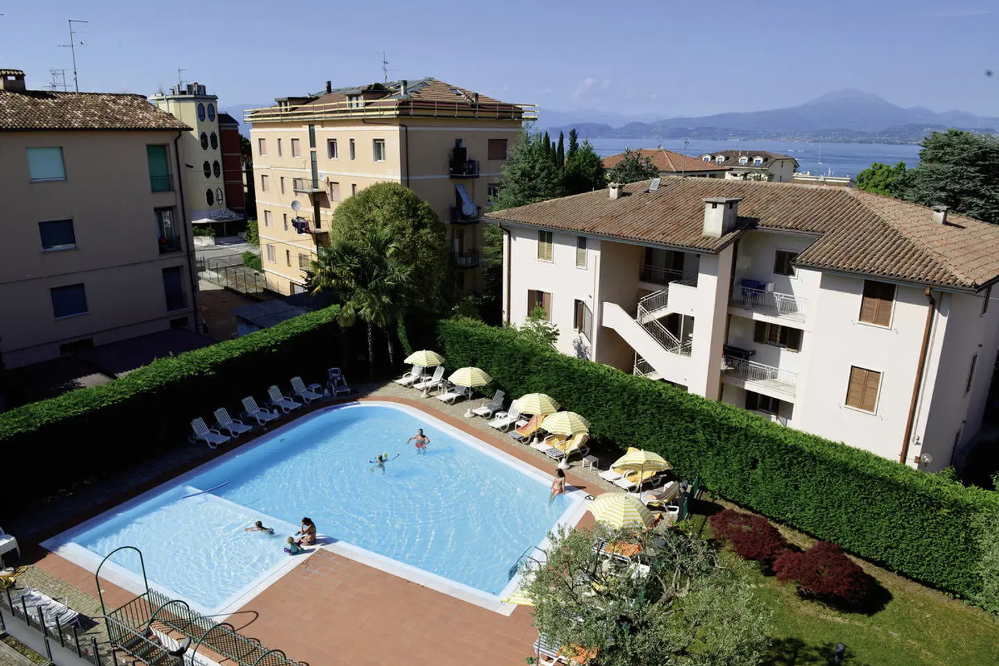 Bella Peschiera OUTDOOR_POOL