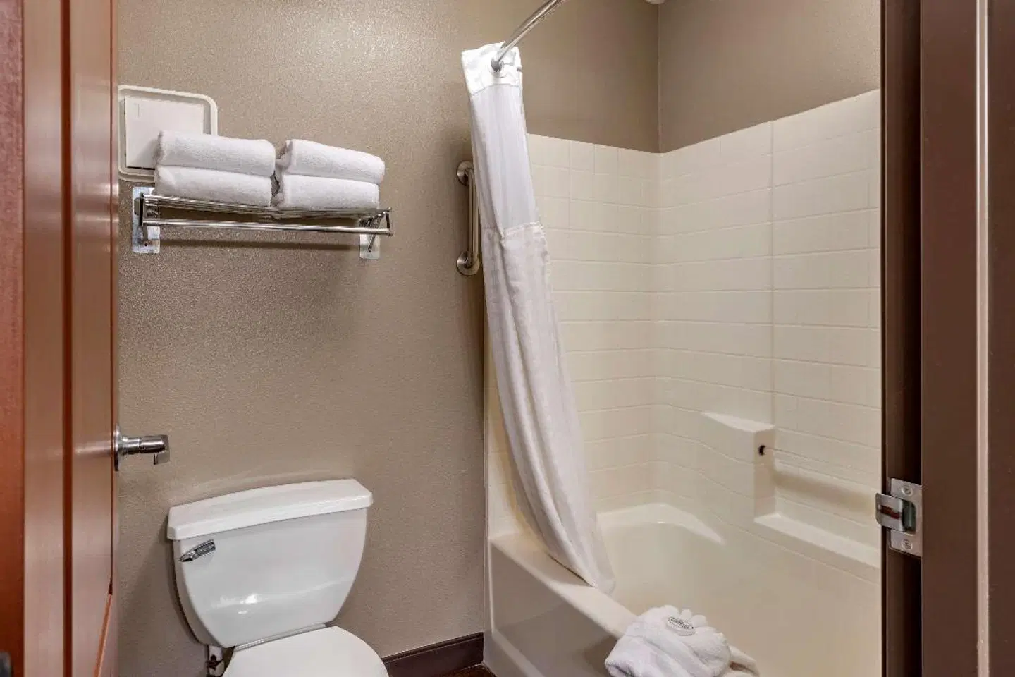 Elizabeth Oceanfront Suites, an Ascend Hotel Collection Badezimmer