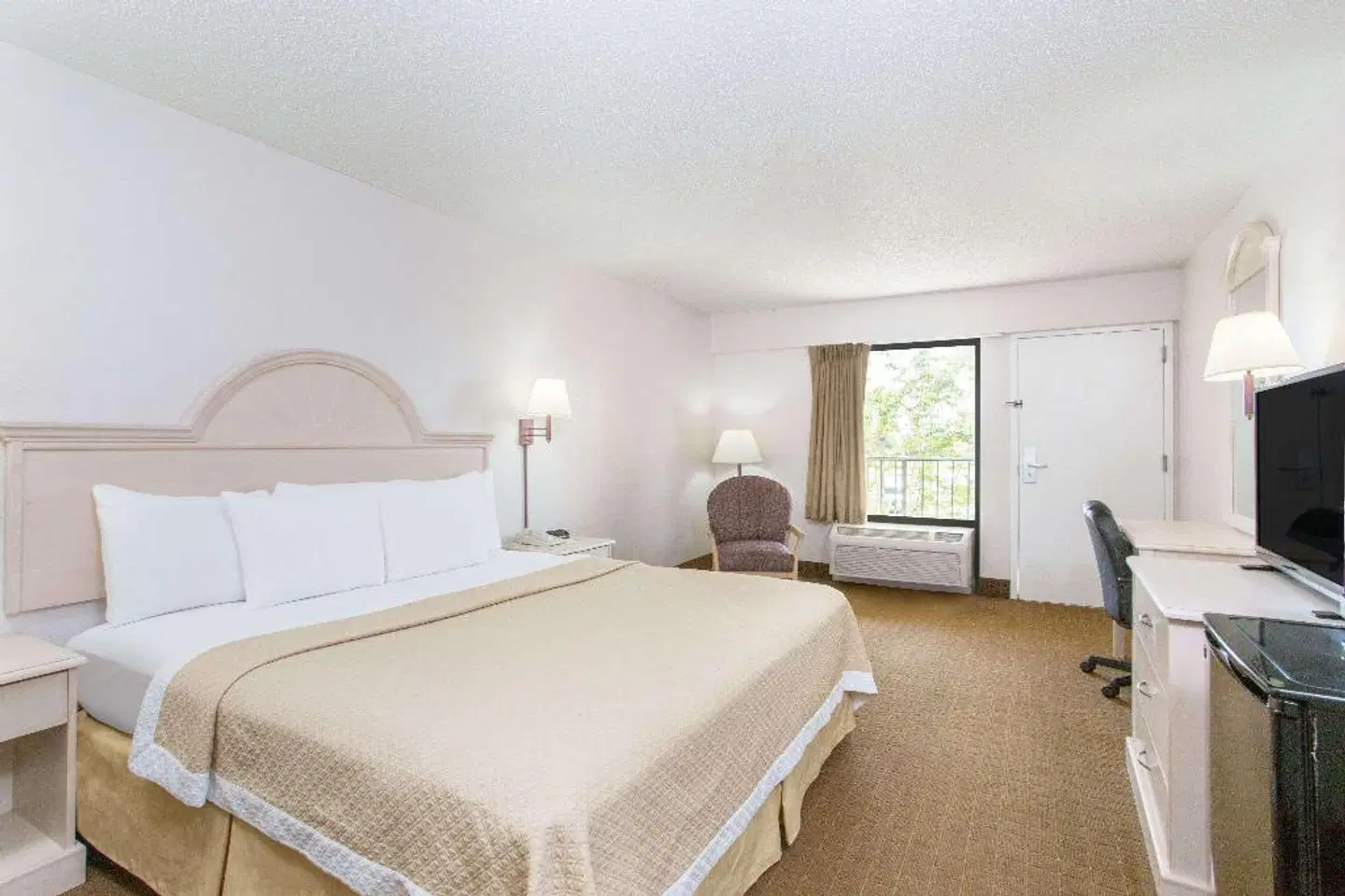 Days Inn & Suites Navarre Conference Center ROOM_EXAMPLE