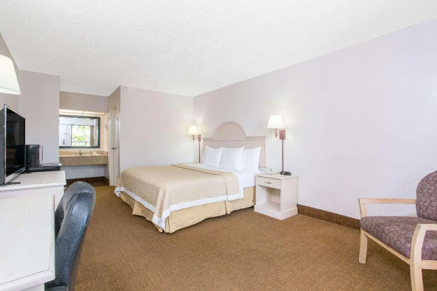 Days Inn & Suites Navarre Conference Center ROOM_EXAMPLE