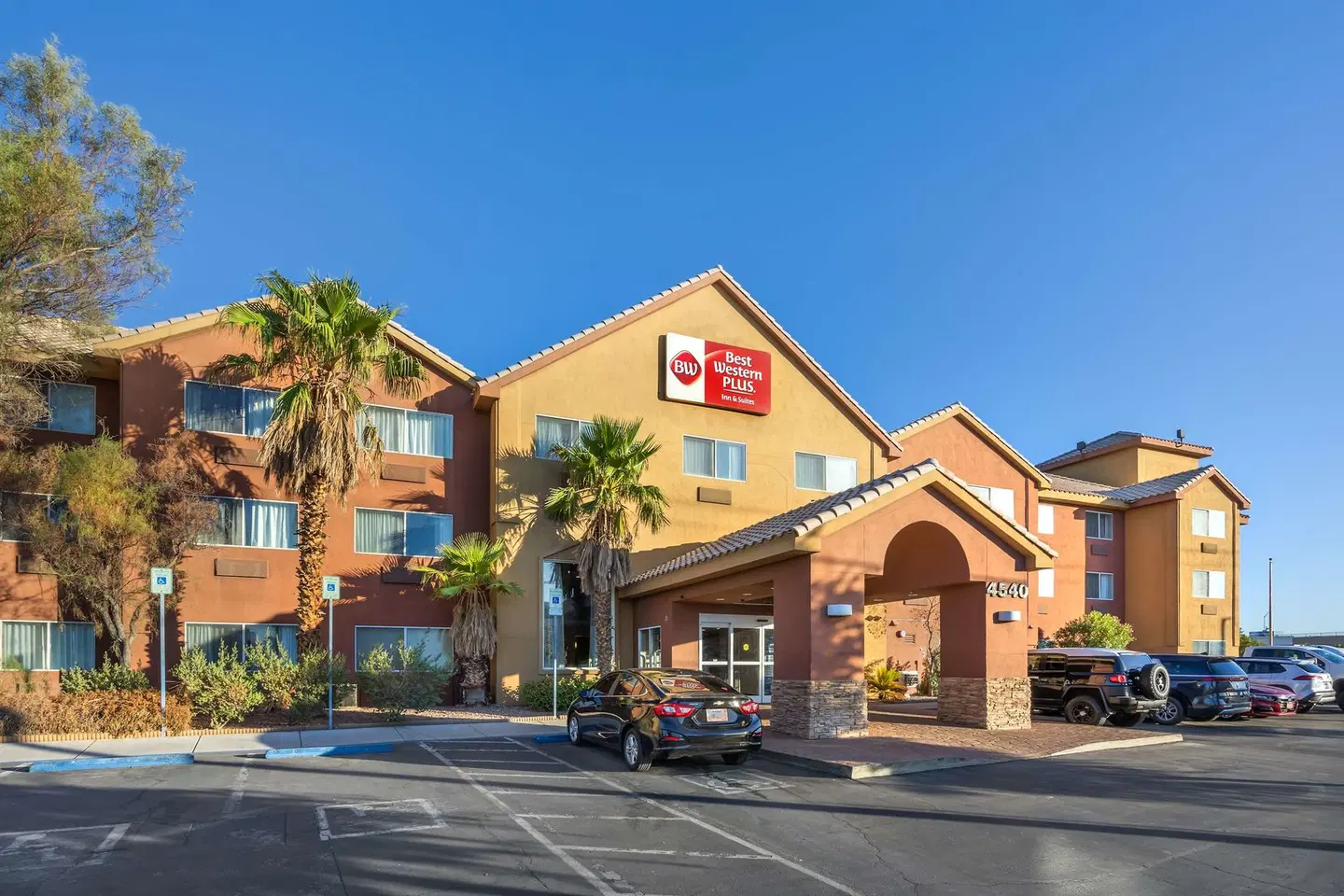 Best Western Plus North Las Vegas Inn & Suites EXTERIOR