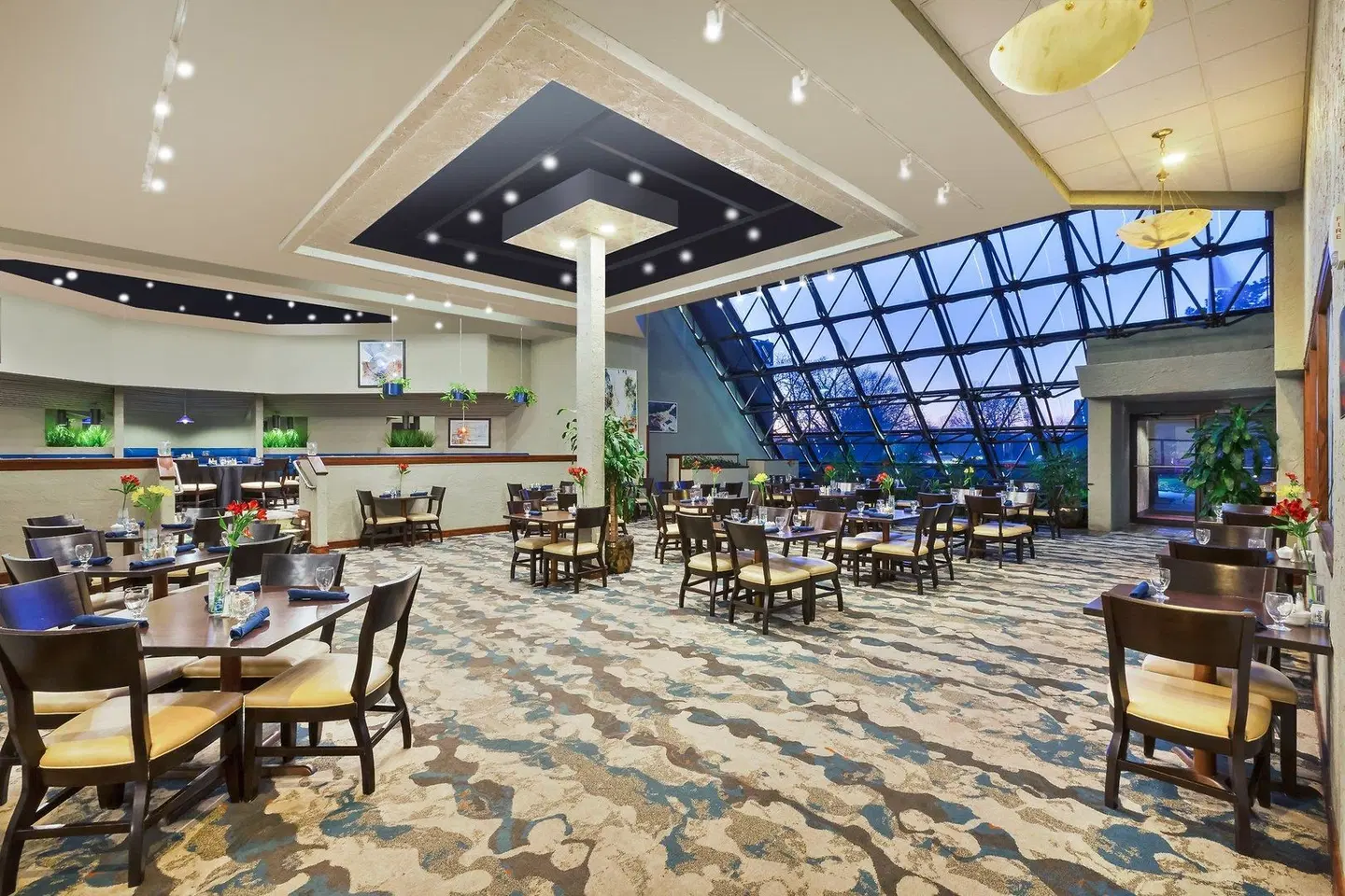 Crowne Plaza Columbus North - Worthington by IHG Bar