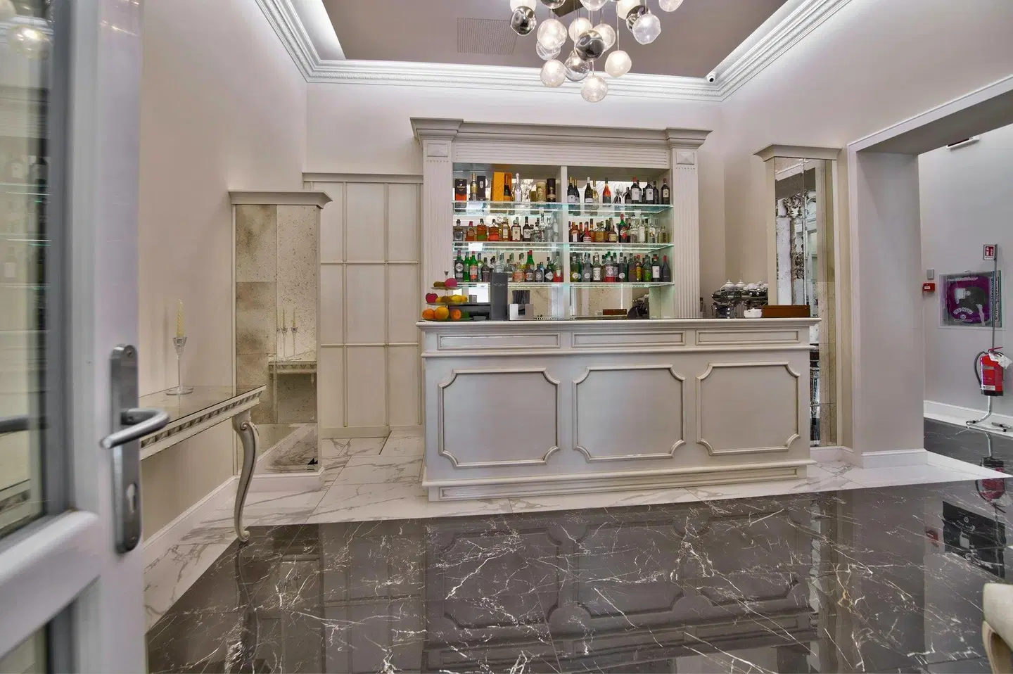 The Moon Boutique Hotel Bar