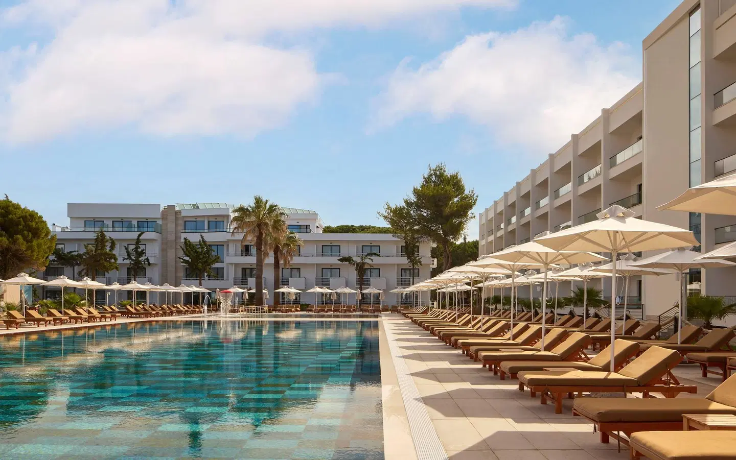 Sol Tropikal Durres Strand