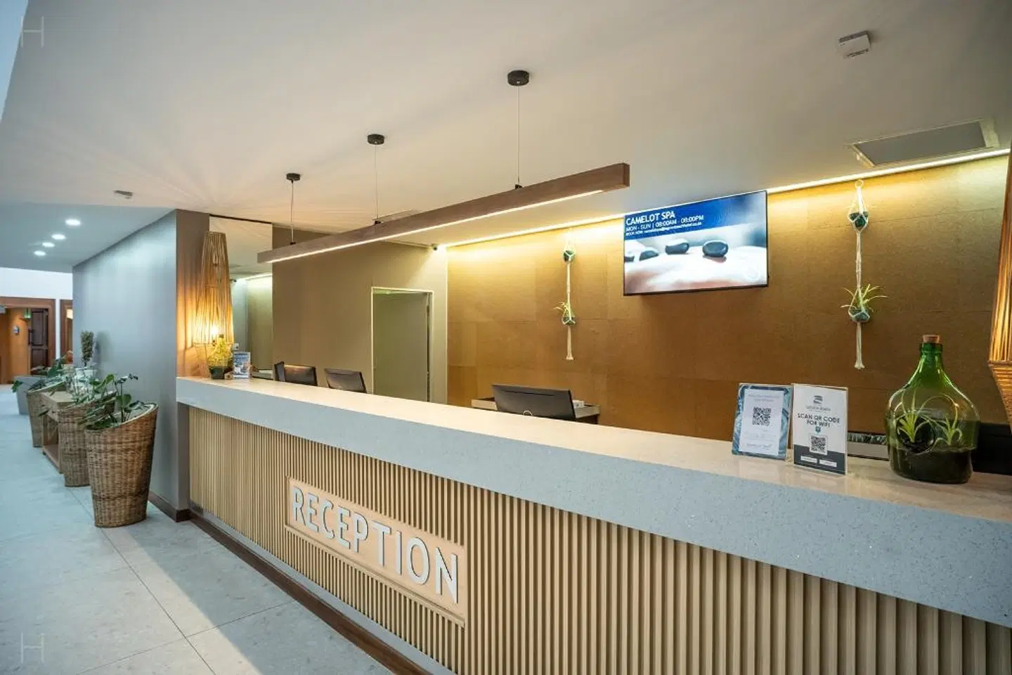 Lagoon Beach Hotel Bar