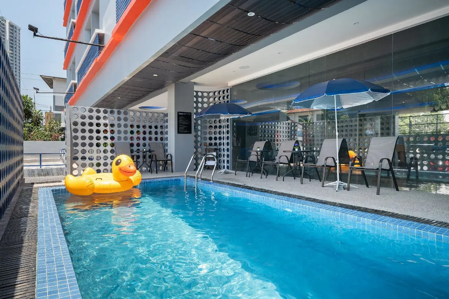 T2 Adira Pattaya Hallenbad
