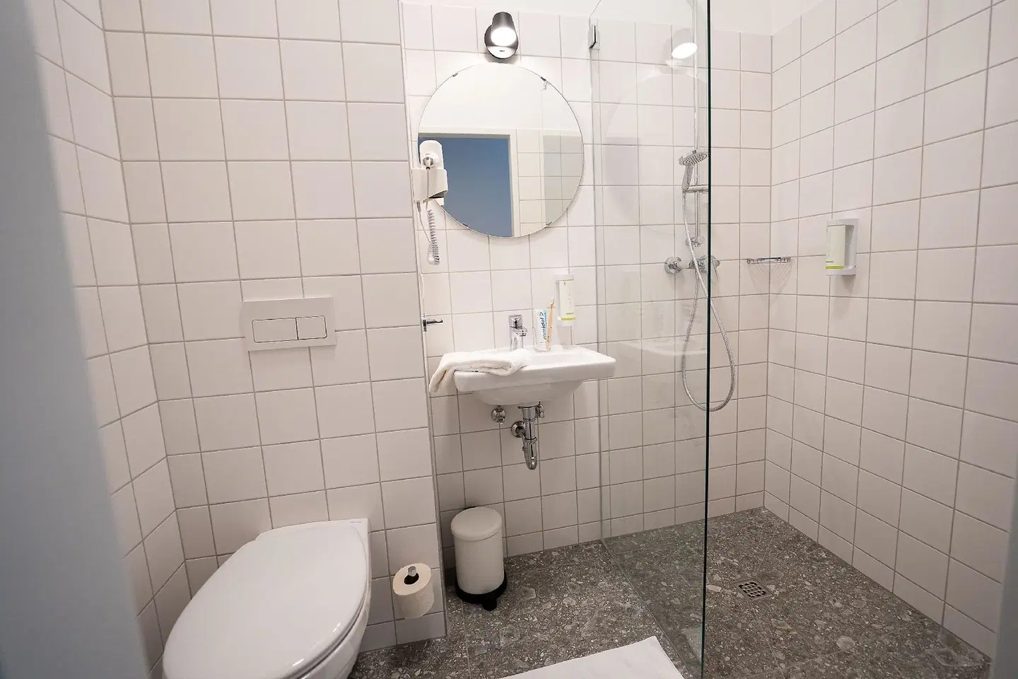 Motel Schlafraum Badezimmer