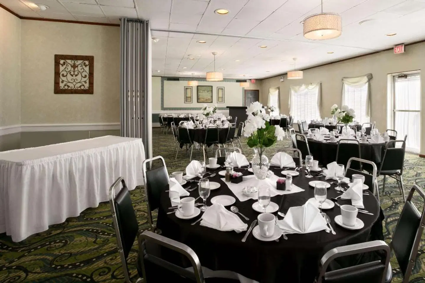 Ramada by Wyndham Washington Restaurant