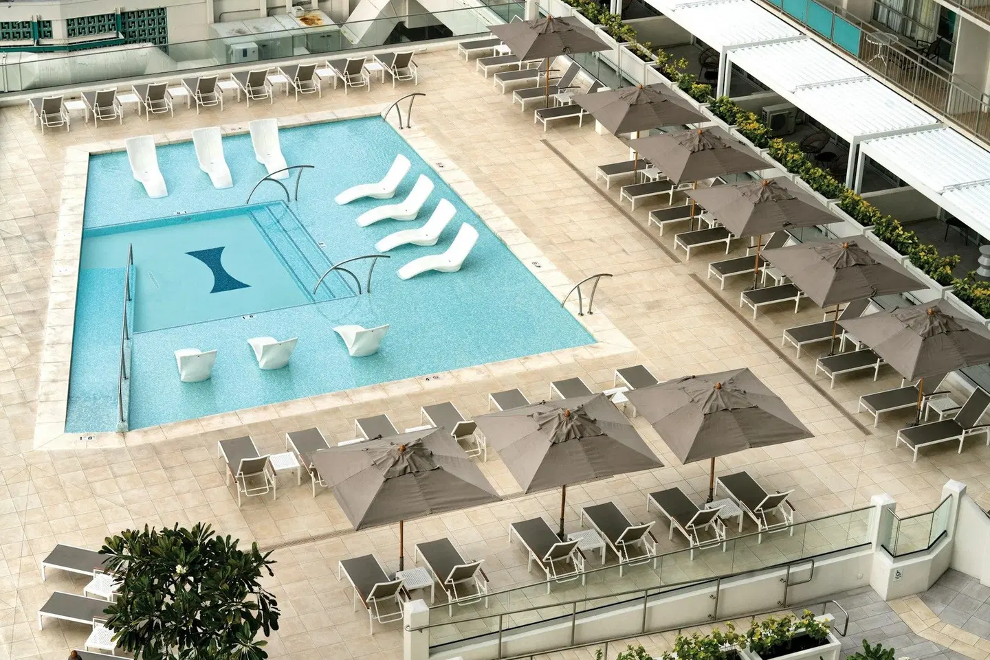 Waikiki Marina Resort at the Ilikai OUTDOOR_POOL