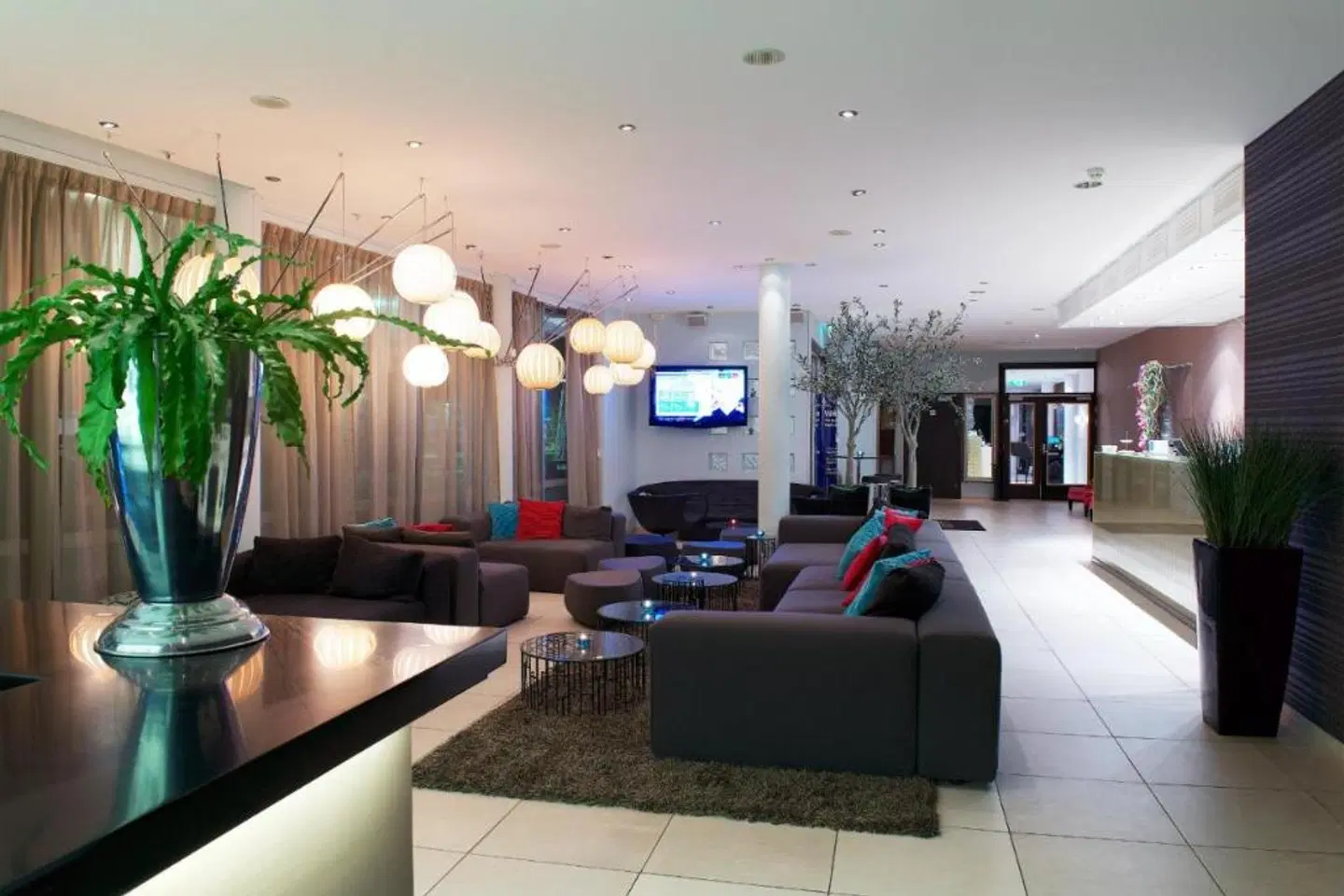 Home Hotel Aurora by Strawberry LOUNGE_LOBBY