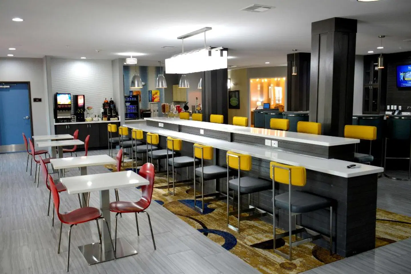 Best Western Plus Airport Inn Bar