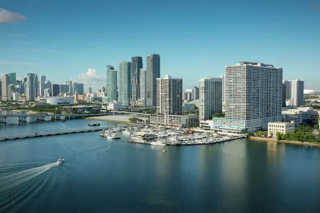 DoubleTree by Hilton Grand Hotel Biscayne Bay EXTERIOR