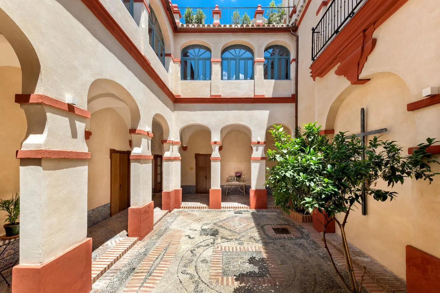 Palacio Bucarelli EXTERIOR