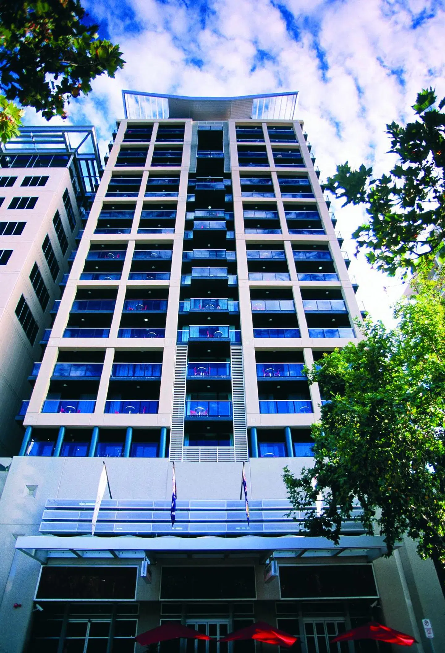 Oaks Adelaide Horizons Suites EXTERIOR