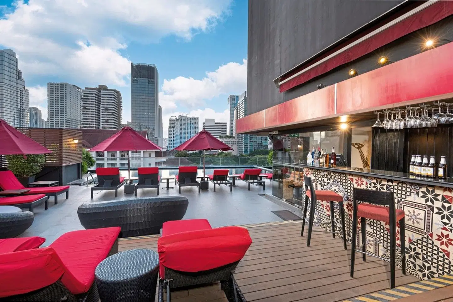 Rak Yim Siam Bar