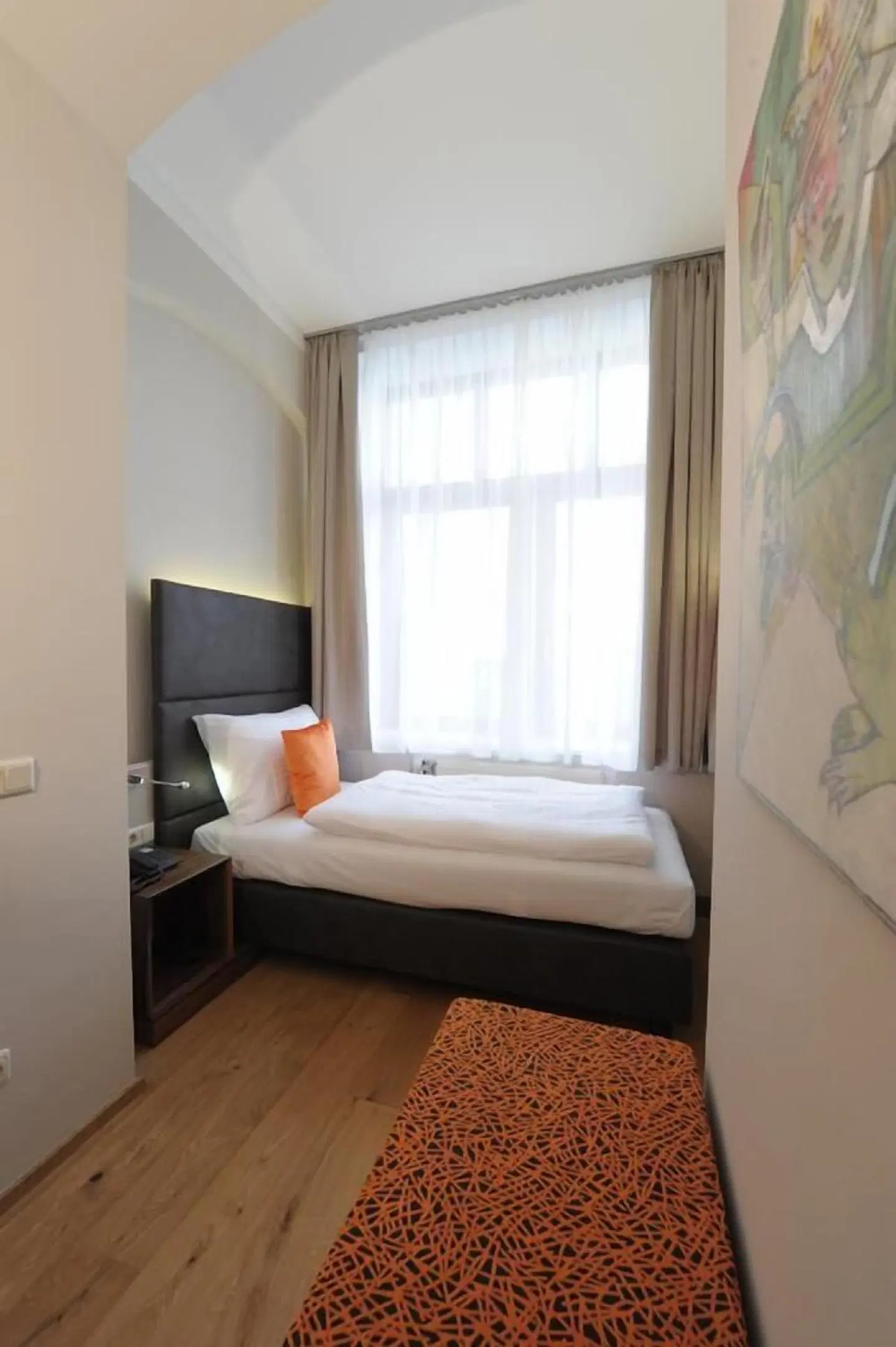 eee hotel Perg ROOM_EXAMPLE