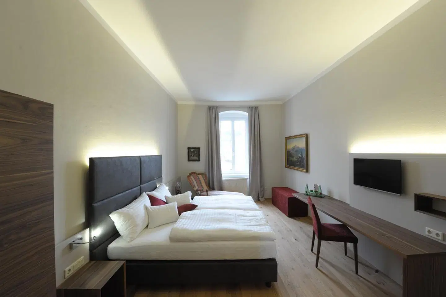 eee hotel Perg ROOM_EXAMPLE