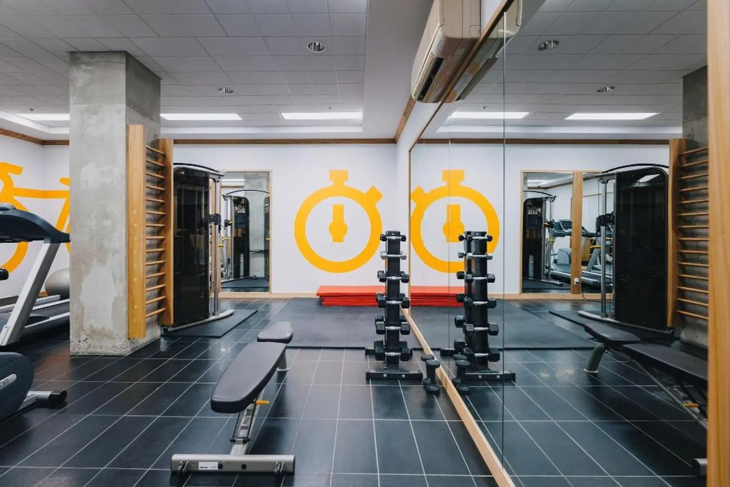 Le Dauphin Montréal Centre-Ville SPORTS_AND_LEISURE