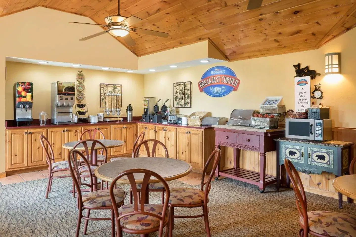 Baymont by Wyndham Sevierville Pigeon Forge Bar