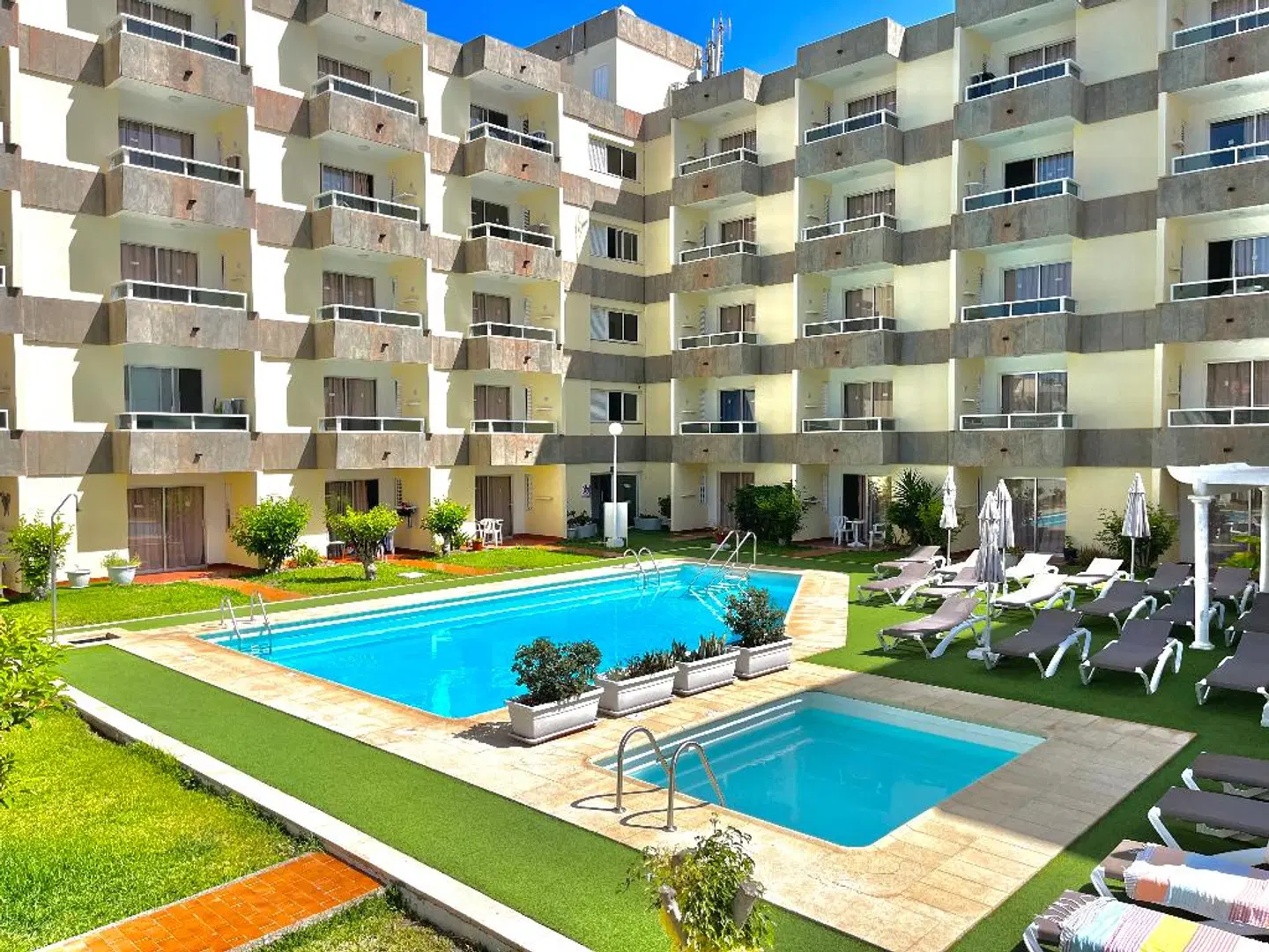 Apartamentos Don Gregorio OUTDOOR_POOL