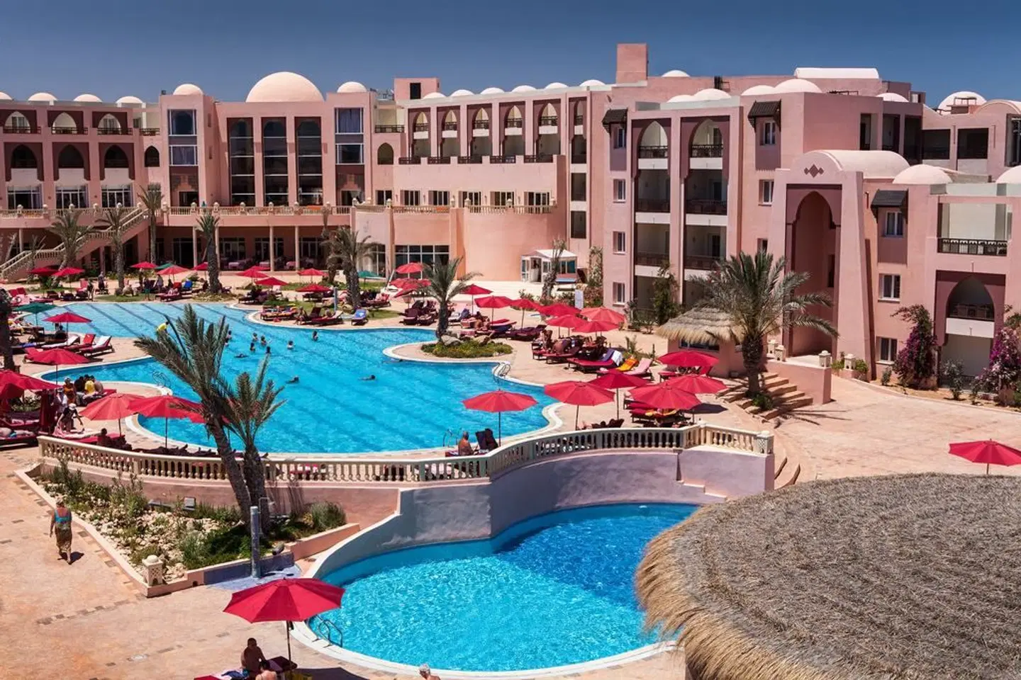 Lella Meriam OUTDOOR_POOL