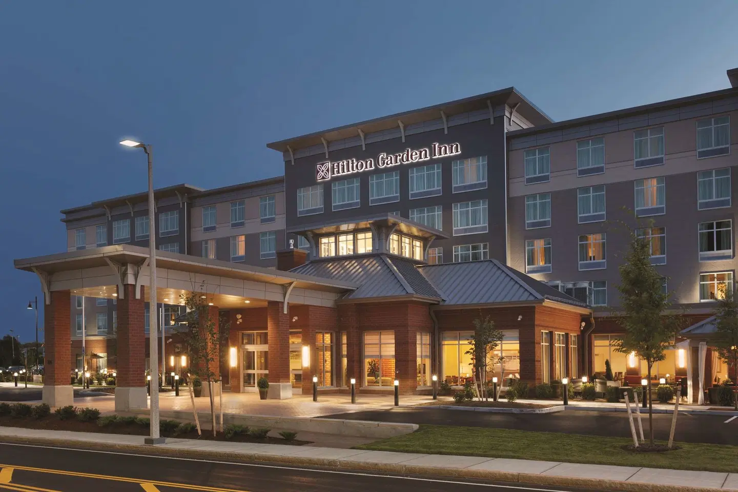 Hilton Garden Inn Boston Logan Airport EXTERIOR