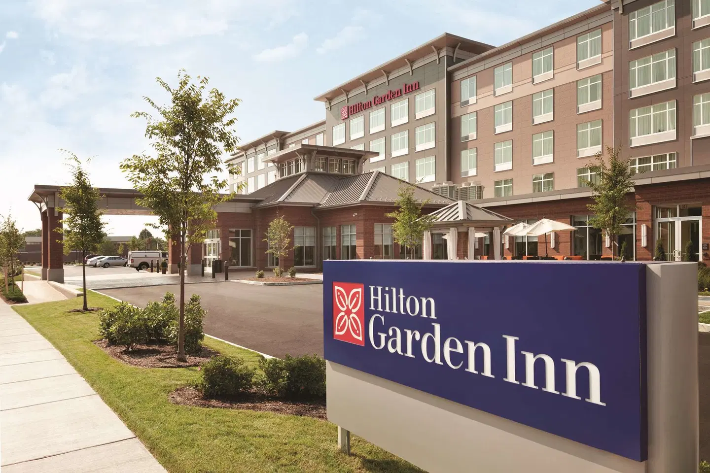 Hilton Garden Inn Boston Logan Airport EXTERIOR